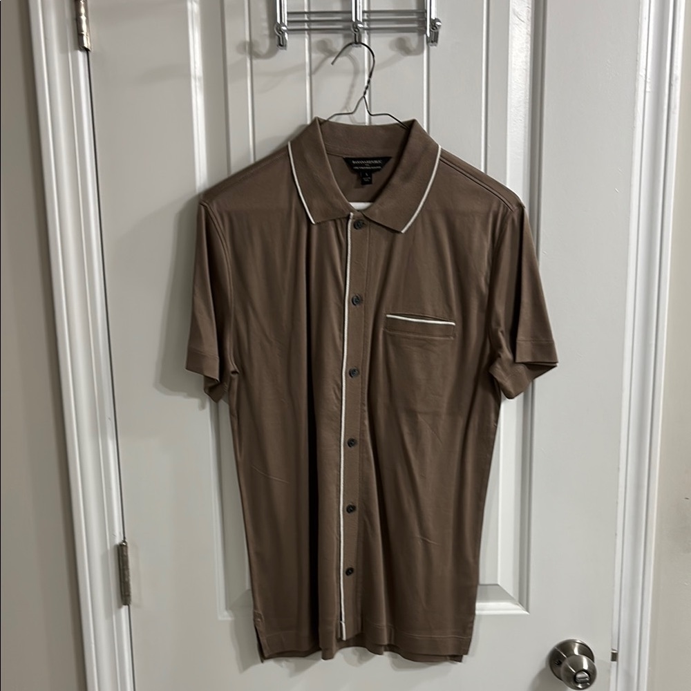 Banana Republic Tan Short Sleeve Button Down Shirt
